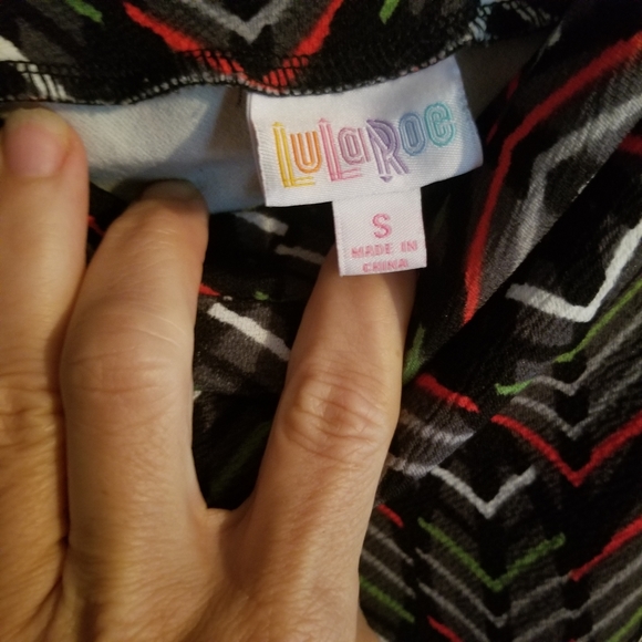 LuLaRoe Cassie Gray/black w/ V pattern Size S - Picture 4 of 5